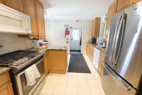 Queens Ave. 570 - 08a