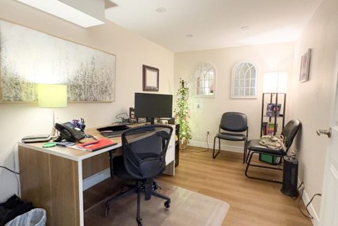 Queens Ave. 570 - 11a