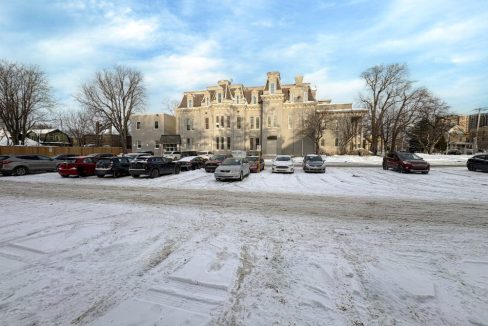 Queens Ave. 602 - 20a