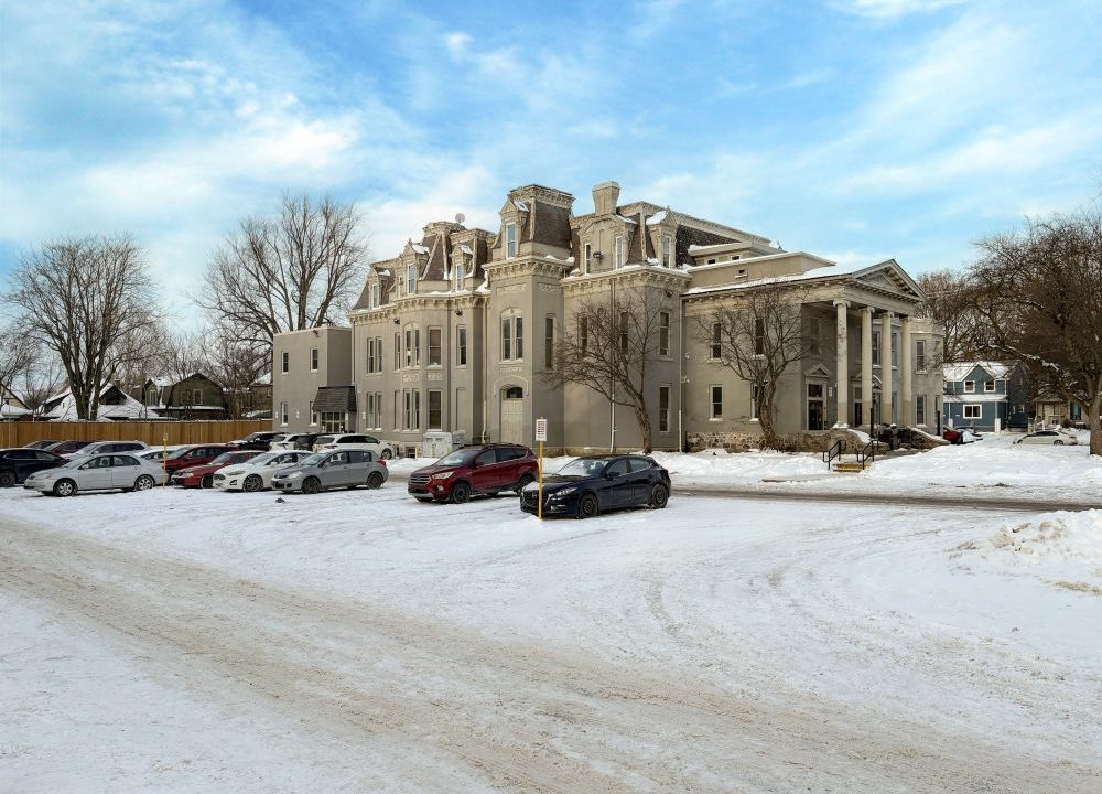 Queens Ave. 602 - 21a