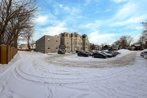 Queens Ave. 602 - 23a