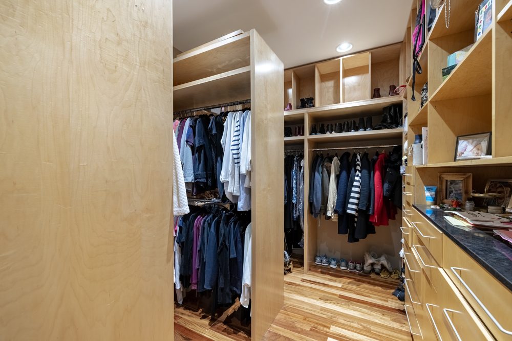 Sir Robert Pl. 60 - 28