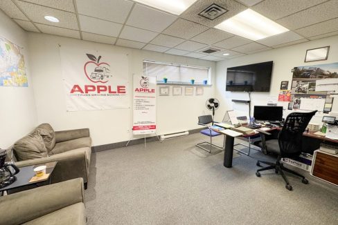 Wharncliffe Rd. S. 764 - 06a