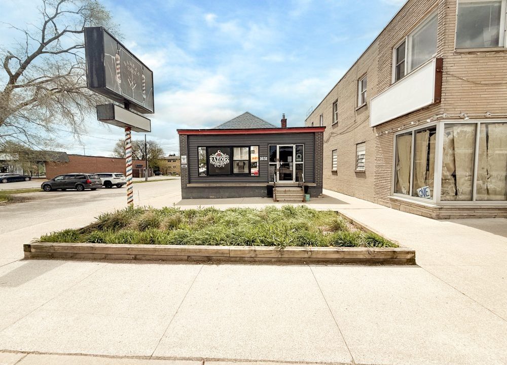 Dundas St. 1631 - 01a