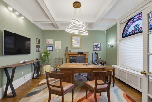 18-18 602 Dufferin Ave
