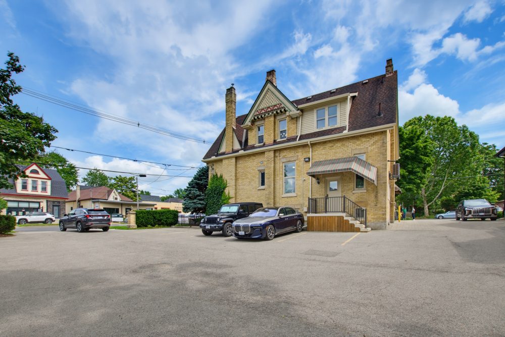 9-09 602 Dufferin Ave