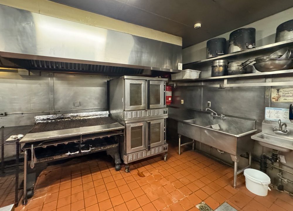 Wellington Rd. S. 1160 - 025a